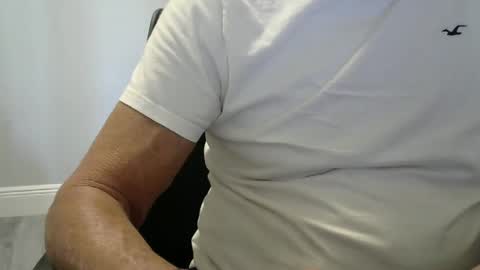 Snapshot of ossibottom chatting on 23, 11, 2025 Ossi online show from 23, 11, 2025