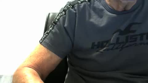 Snapshot of ossibottom chatting on 27, 11, 2025 Ossi online show from 27, 11, 2025