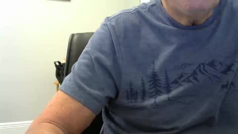 Snapshot of ossibottom chatting on 3, 12, 2025 Ossi online show from 3, 12, 2025