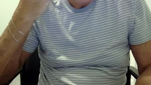Snapshot of ossibottom chatting on 4, 7, 2026 Ossi online show from 4, 7, 2026