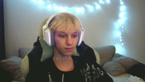 Snapshot of ostin_meoww chatting on 6, 12, 2024 Ostin online show from 6, 12, 2024