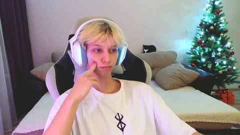 Snapshot of ostin_meoww chatting on 5, 1, 2025 Ostin online show from 5, 1, 2025