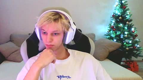 Snapshot of ostin_meoww chatting on 6, 1, 2025 Ostin online show from 6, 1, 2025