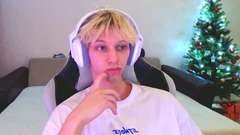 Snapshot of ostin_meoww chatting on 8, 1, 2025 Ostin online show from 8, 1, 2025