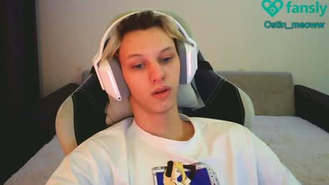 Snapshot of ostin_meoww chatting on 18, 1, 2025 Ostin online show from 18, 1, 2025