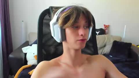 Snapshot of ostin_meoww chatting on 19, 9, 2025 Ostin online show from 19, 9, 2025