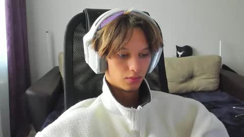 Snapshot of ostin_meoww chatting on 24, 9, 2025 Ostin online show from 24, 9, 2025