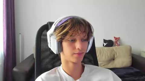 Snapshot of ostin_meoww chatting on 10, 10, 2025 Ostin online show from 10, 10, 2025