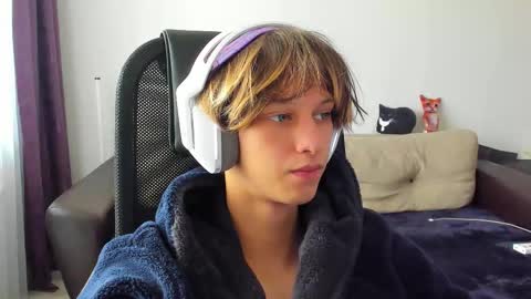 Snapshot of ostin_meoww chatting on 13, 10, 2025 Ostin online show from 13, 10, 2025