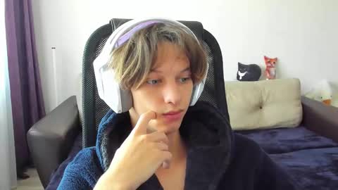 Snapshot of ostin_meoww chatting on 15, 10, 2025 Ostin online show from 15, 10, 2025