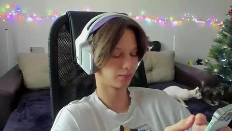 Snapshot of ostin_meoww chatting on 14, 12, 2025 Ostin online show from 14, 12, 2025