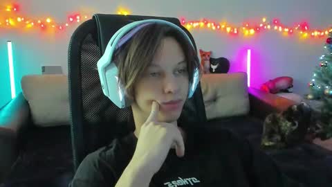 Snapshot of ostin_meoww chatting on 15, 12, 2025 Ostin online show from 15, 12, 2025