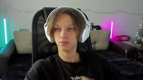 Snapshot of ostin_meoww chatting on 17, 12, 2025 Ostin online show from 17, 12, 2025