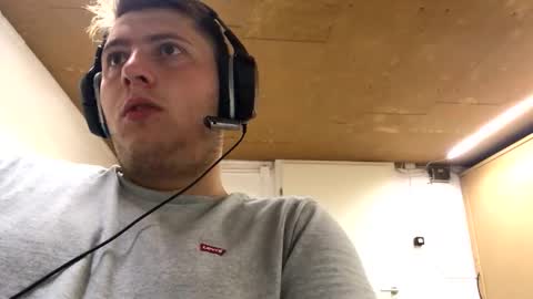 Snapshot of outflayd chatting on 20, 10, 2025 outflayd online show from 20, 10, 2025