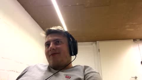 Snapshot of outflayd chatting on 20, 10, 2025 outflayd online show from 20, 10, 2025