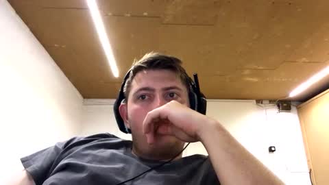 Snapshot of outflayd chatting on 4, 11, 2025 outflayd online show from 4, 11, 2025