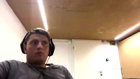 Snapshot of outflayd chatting on 6, 11, 2025 outflayd online show from 6, 11, 2025