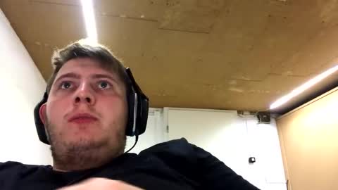 Snapshot of outflayd chatting on 16, 11, 2025 outflayd online show from 16, 11, 2025