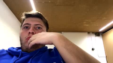 Snapshot of outflayd chatting on 17, 11, 2025 outflayd online show from 17, 11, 2025