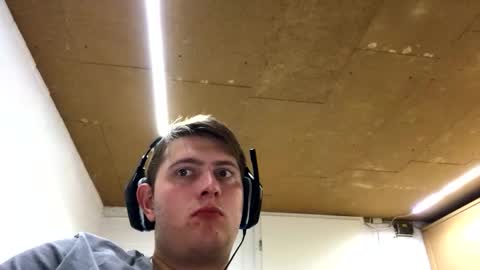 Snapshot of outflayd chatting on 23, 11, 2025 outflayd online show from 23, 11, 2025