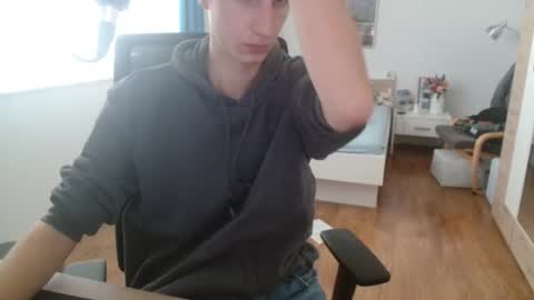 Snapshot of overkneebabe chatting on 1, 2, 2025 OverkneeBabe online show from 1, 2, 2025