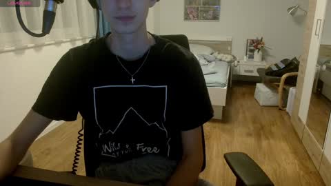 Snapshot of overkneebabe chatting on 4, 2, 2025 OverkneeBabe online show from 4, 2, 2025