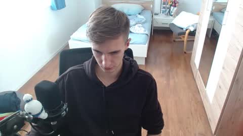 Snapshot of overkneebabe chatting on 18, 10, 2025 OverkneeBabe online show from 18, 10, 2025