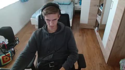 Snapshot of overkneebabe chatting on 25, 10, 2025 OverkneeBabe online show from 25, 10, 2025