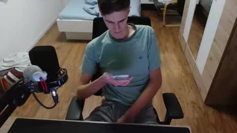 Snapshot of overkneebabe chatting on 15, 12, 2025 OverkneeBabe online show from 15, 12, 2025