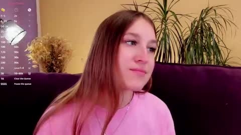 Snapshot of oziecarmona chatting on 20, 9, 2025 Caroline or just Lina online show from 20, 9, 2025