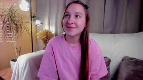 Snapshot of oziecarmona chatting on 11, 11, 2025 Caroline or just Lina online show from 11, 11, 2025