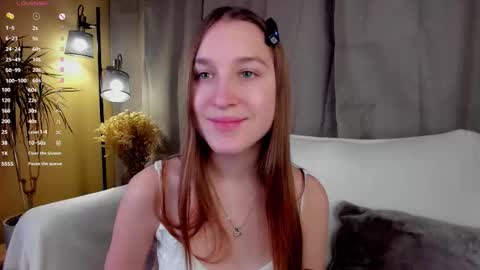 Snapshot of oziecarmona chatting on 14, 11, 2025 Caroline or just Lina online show from 14, 11, 2025