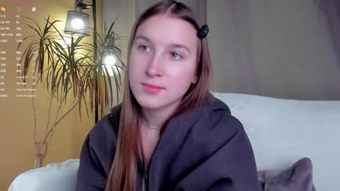 Snapshot of oziecarmona chatting on 22, 11, 2025 Caroline or just Lina online show from 22, 11, 2025