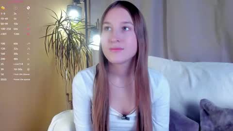 Snapshot of oziecarmona chatting on 25, 11, 2025 Caroline or just Lina online show from 25, 11, 2025