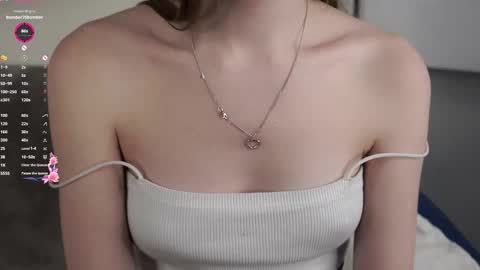 Snapshot of oziecarmona chatting on 14, 12, 2025 Caroline or just Lina online show from 14, 12, 2025