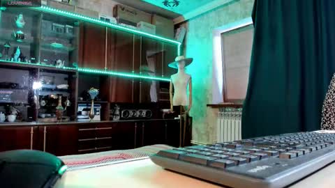 Ella online show from 8, 9, 2025