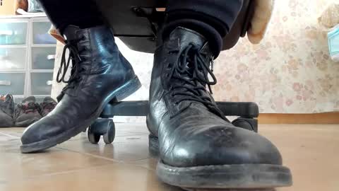 Snapshot of pablomenesssl chatting on 5, 12, 2025 Pablo Meness online show from 5, 12, 2025