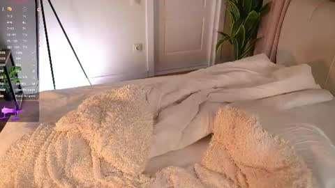 Kimlovense is activeThere are legends that in this room all your wishes can come true  Private is Open online show from 28, 6, 2026