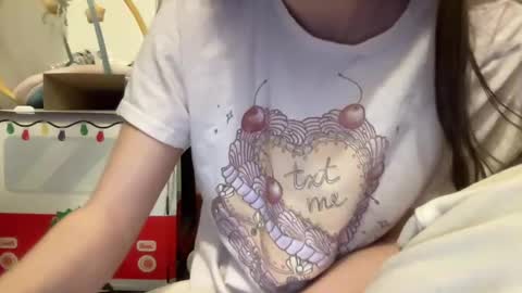 paisleysnowxo online show from 6, 3, 2025