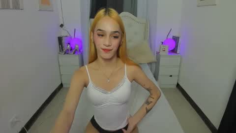 Snapshot of paloma_fucker chatting on 21, 11, 2025 tiny girl wth big one online show from 21, 11, 2025