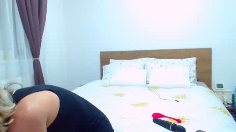 PAMEL ISSY online show from 23, 3, 2026