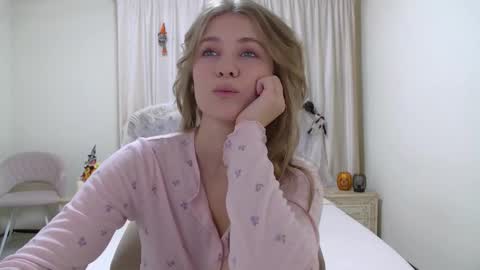 Snapshot of pamelablair chatting on 1, 11, 2025 Pamela Blair online show from 1, 11, 2025