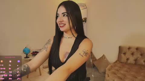 PAOLA IM INDEPENDENT MODEL online show from 3, 7, 2026