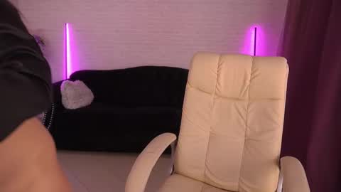 Lia online show from 8, 3, 2025