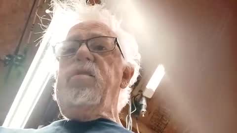 Snapshot of papajb70 chatting on 28, 11, 2025 papajb70 online show from 28, 11, 2025