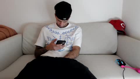 Snapshot of papijakey chatting on 12, 12, 2024 -- New Videos Down Below online show from 12, 12, 2024