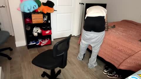 Snapshot of papijakey chatting on 4, 12, 2025 -- New Videos Down Below online show from 4, 12, 2025