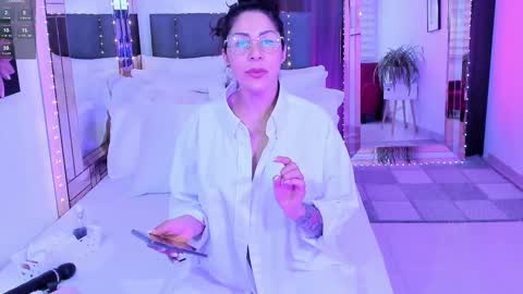 Snapshot of paris_dumont chatting on 9, 3, 2025 Mia online show from 9, 3, 2025