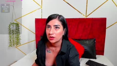 Snapshot of paris_evans_01 chatting on 18, 12, 2025 paris_evans_01 online show from 18, 12, 2025