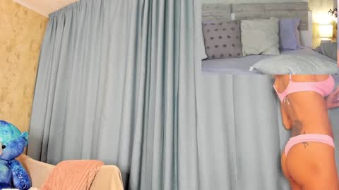 Snapshot of paris_x_hilton chatting on 14, 12, 2024 Paris online show from 14, 12, 2024